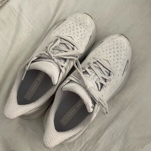 Hoka Clifton 9
